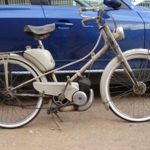 MOBYLETTE 49 CREMA  MANETAS INVERTIDAS