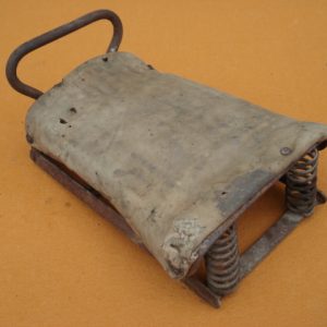 ASIENTO TRASERO MOTO ANTIGUA DE 35 X 20 APROX.