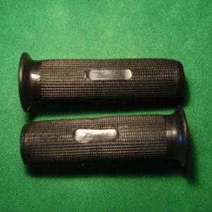 Derbi puños carretera con anagrama