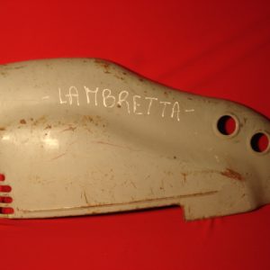 TAPA LAMBRETTA 125 LD IZQUIERDA (2 agujeros)