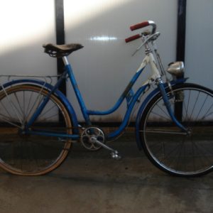 BICICLETA SEÑORA AZUL AÑOS 60