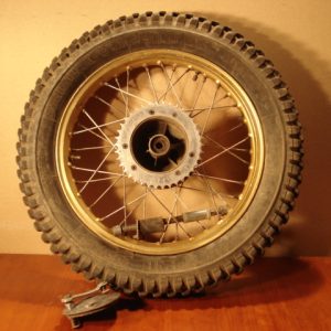 RUEDA OSSA TR 80 AMARILLA TRASERA 4.00 X 18, REF RU 13