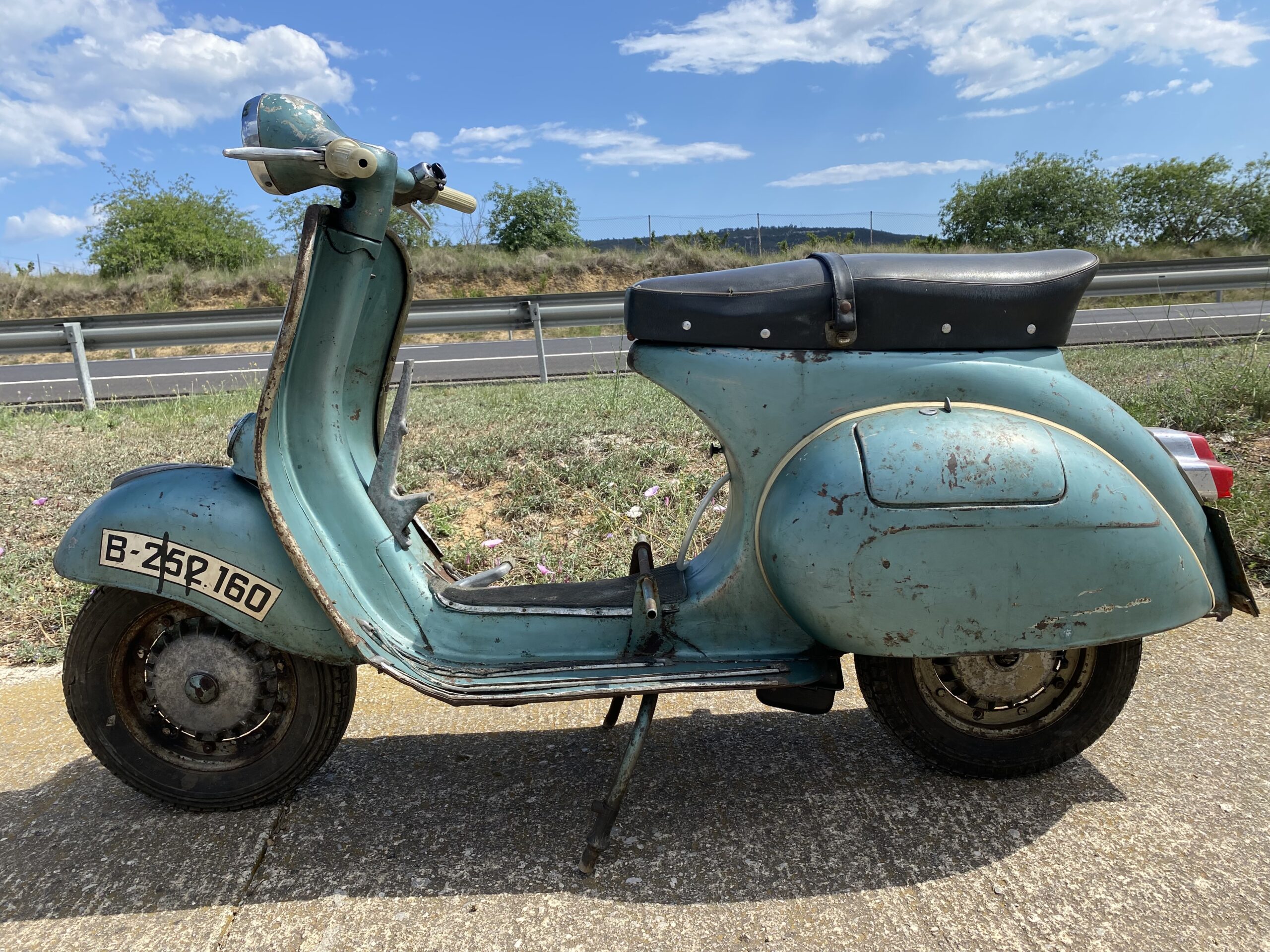 Vespa 150 S de 1962 verde metalizada