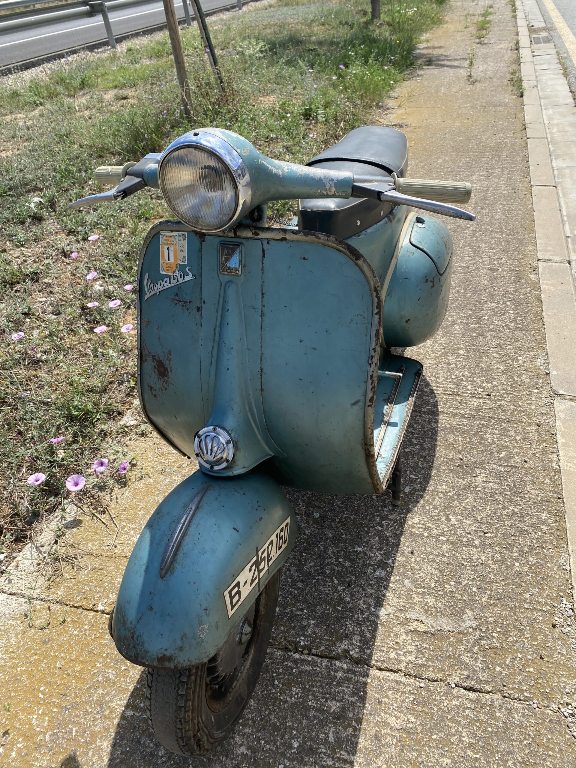 Vespa 150 S de 1962 verde metalizada - Imagen 2