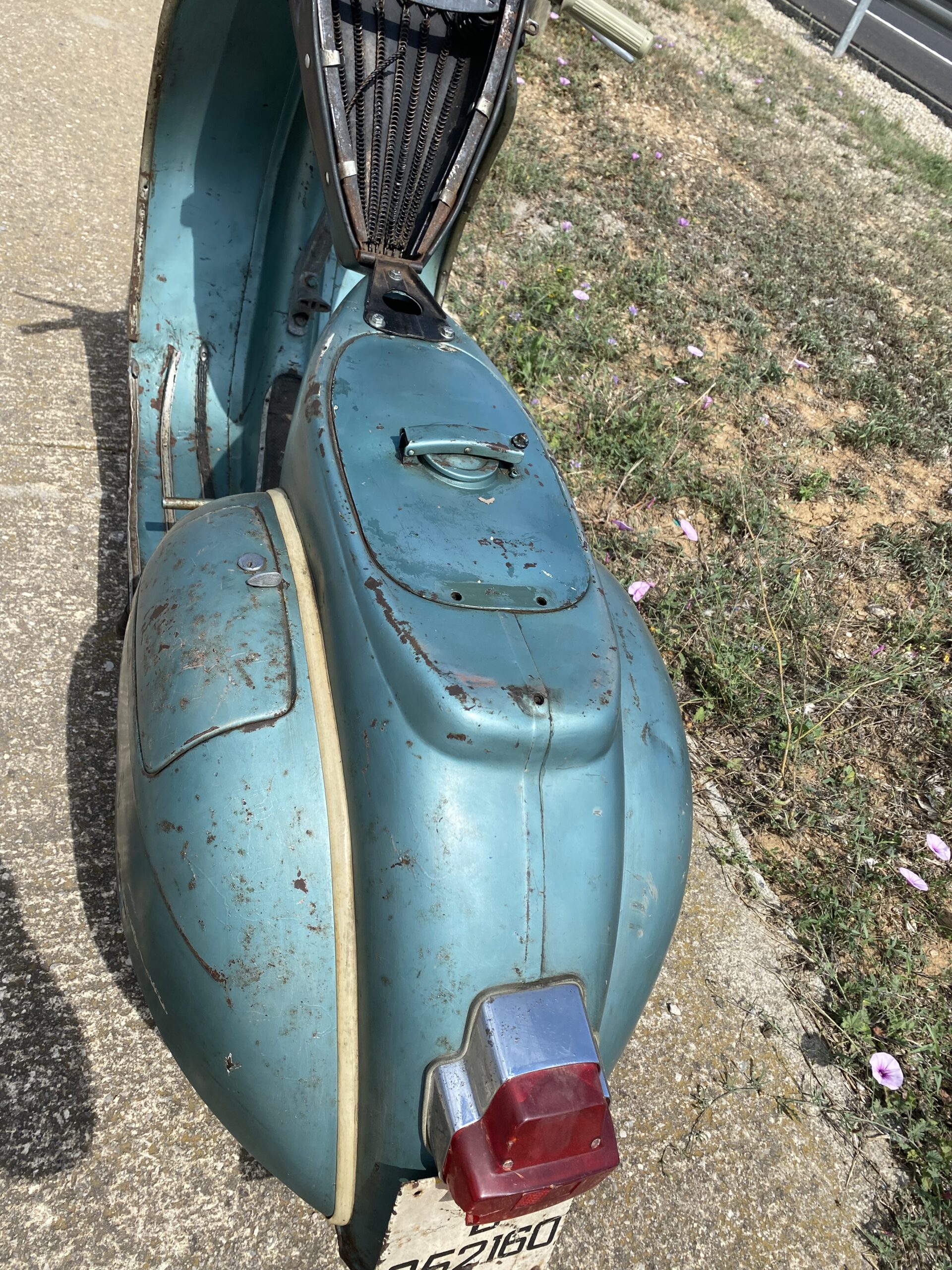 Vespa 150 S de 1962 verde metalizada - Imagen 5